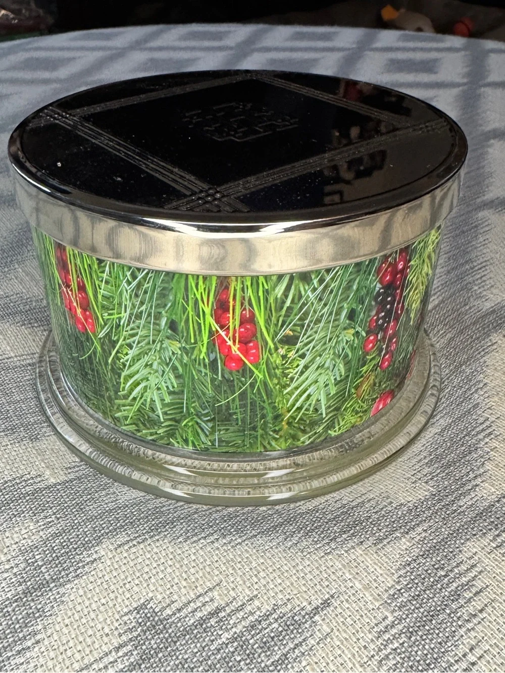 NWT- HomeWorx by Slatkin + Co. 18oz Mistletoe Magic Candle